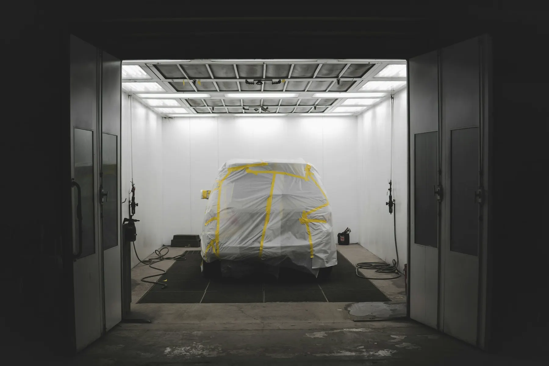 Cabine de peinture automobile